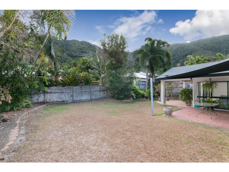 13 Kentia Street, Palm Cove QLD 4879
