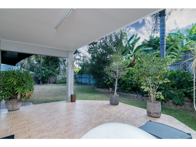 13 Kentia Street, Palm Cove QLD 4879