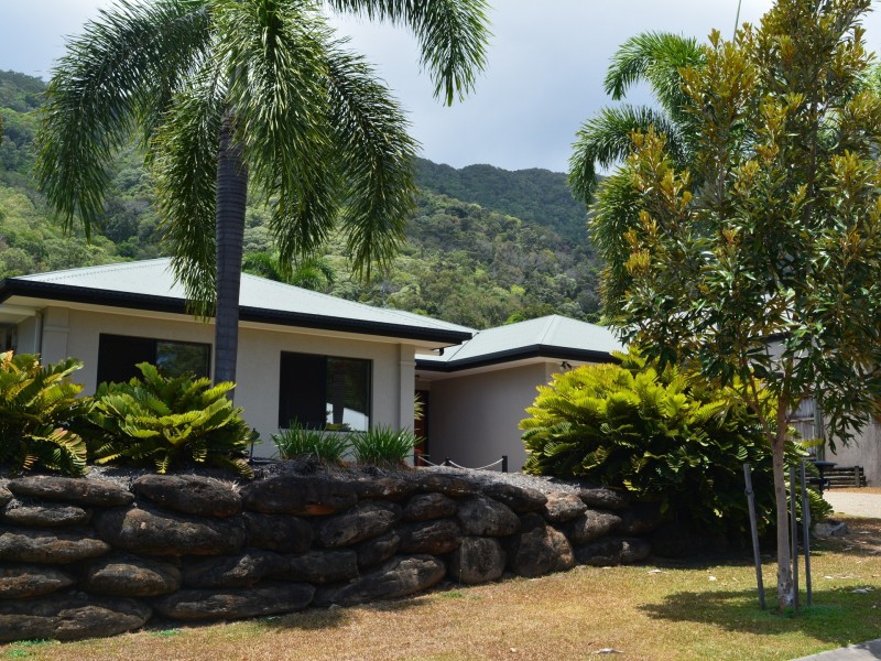13 Kentia Street, Palm Cove QLD 4879