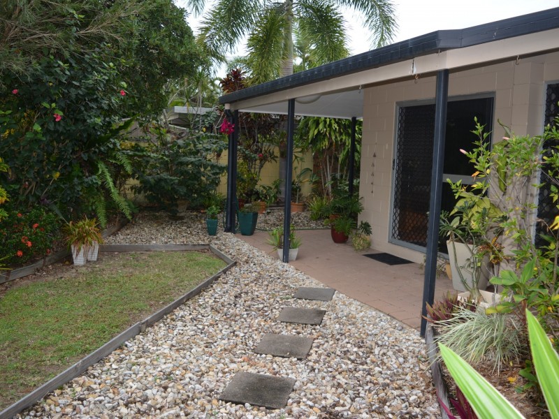 2/1 Josephine Close, Yorkeys Knob QLD 4878