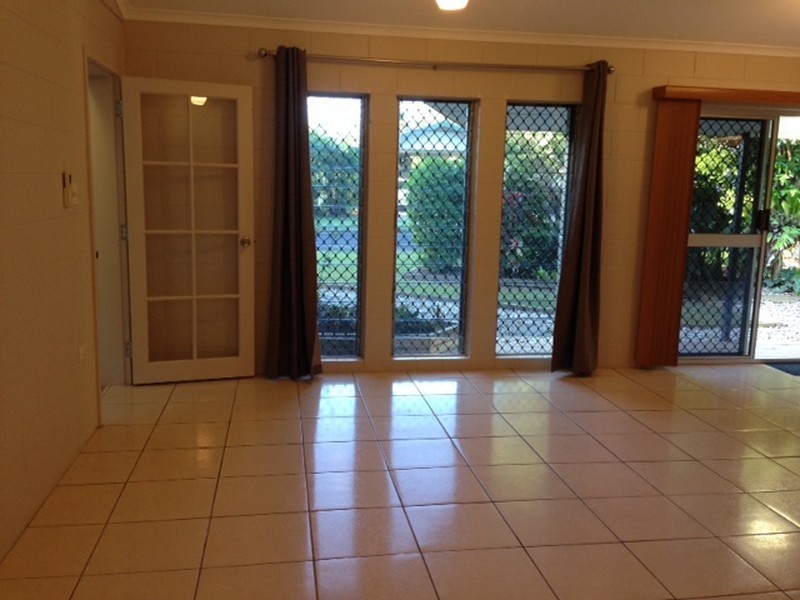 2/1 Josephine Close, Yorkeys Knob QLD 4878