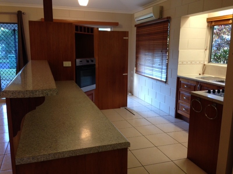 2/1 Josephine Close, Yorkeys Knob QLD 4878