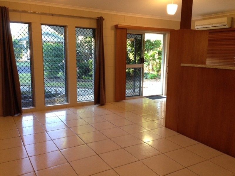 2/1 Josephine Close, Yorkeys Knob QLD 4878