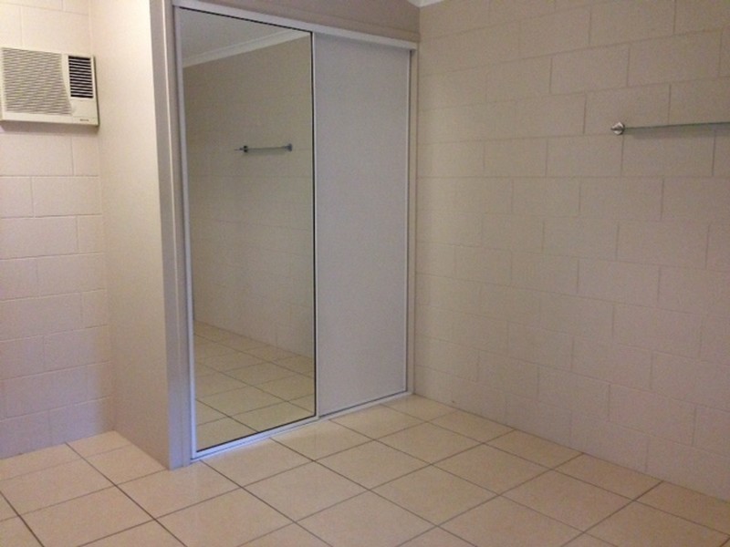 2/1 Josephine Close, Yorkeys Knob QLD 4878