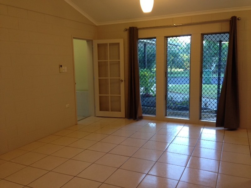 2/1 Josephine Close, Yorkeys Knob QLD 4878