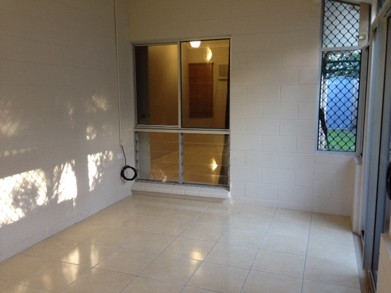 2/1 Josephine Close, Yorkeys Knob QLD 4878