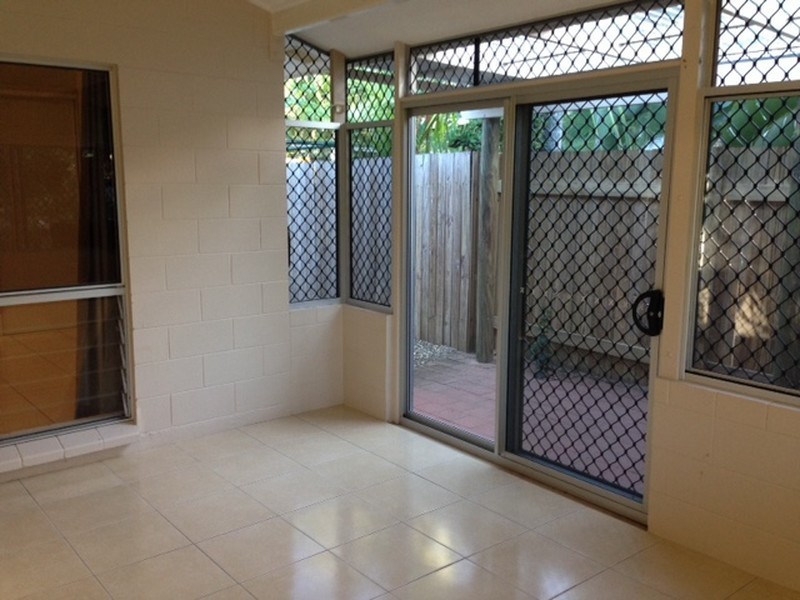 2/1 Josephine Close, Yorkeys Knob QLD 4878