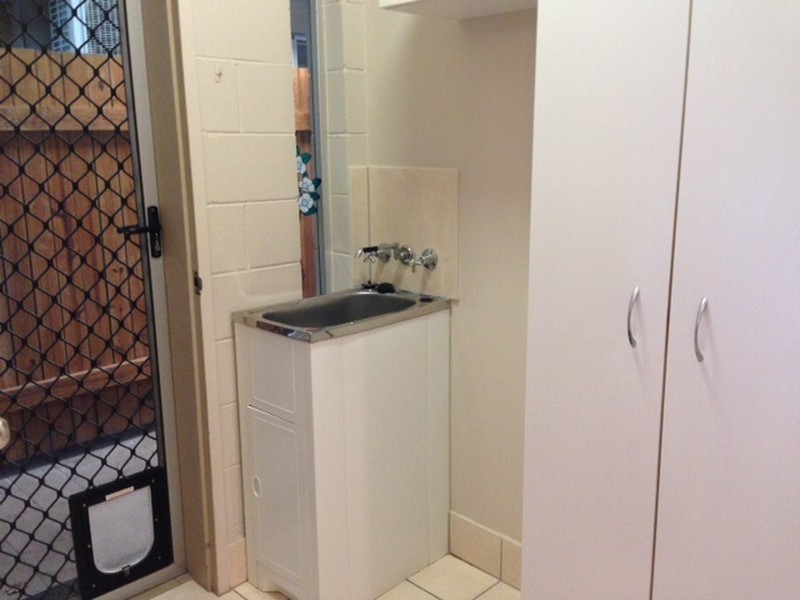 2/1 Josephine Close, Yorkeys Knob QLD 4878