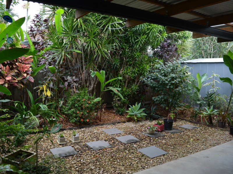 2/1 Josephine Close, Yorkeys Knob QLD 4878