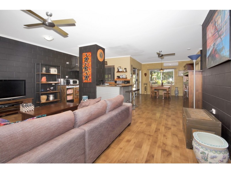 9 Hickory Street, Holloways Beach QLD 4878