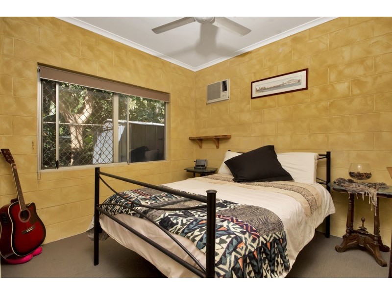 9 Hickory Street, Holloways Beach QLD 4878