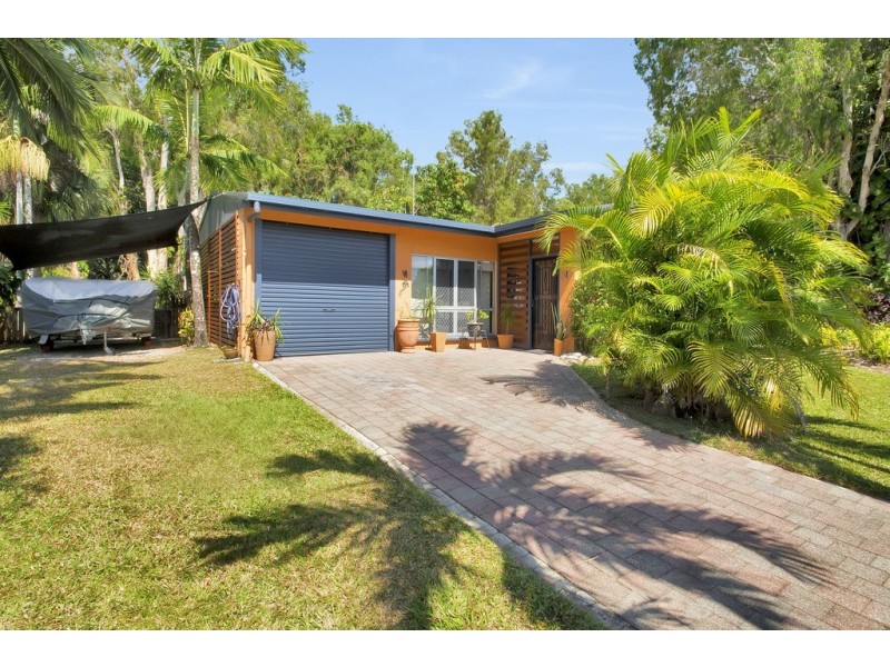 9 Hickory Street, Holloways Beach QLD 4878