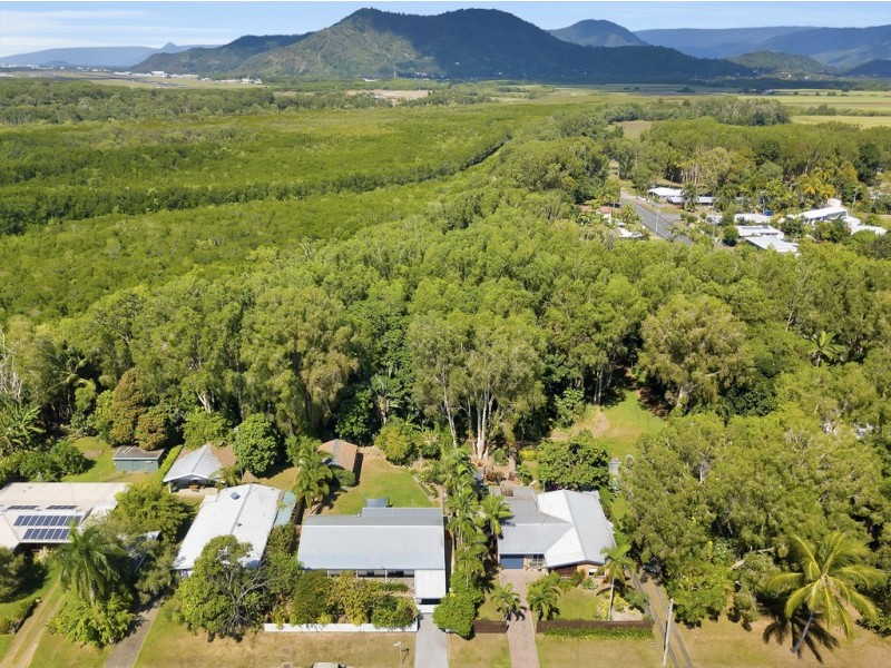 9 Hickory Street, Holloways Beach QLD 4878