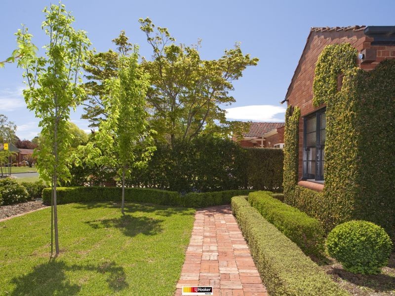 19 McKinlay Street, Narrabundah ACT 2604