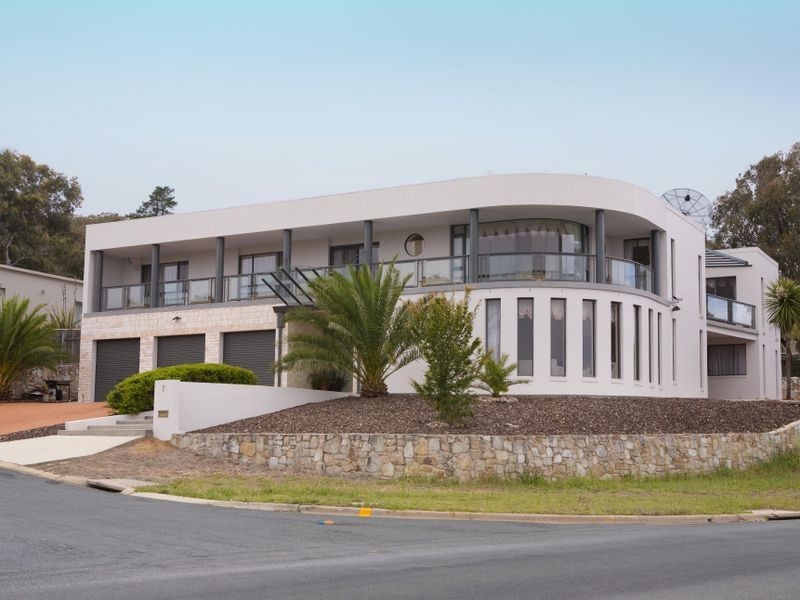 2 Tully Place, Jerrabomberra NSW 2619