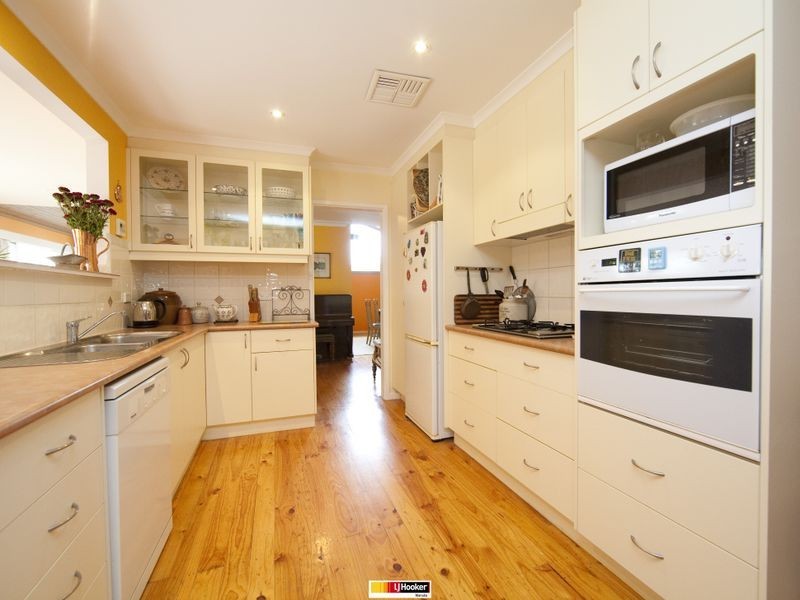 44 Hawkesbury Crescent, Farrer ACT 2607