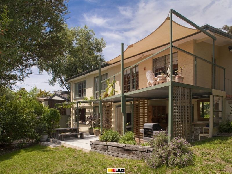 44 Hawkesbury Crescent, Farrer ACT 2607