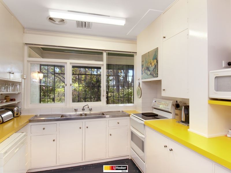 8 Gawler Crescent, Deakin ACT 2600