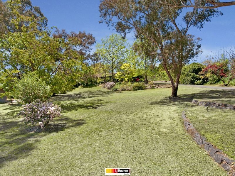 8 Gawler Crescent, Deakin ACT 2600