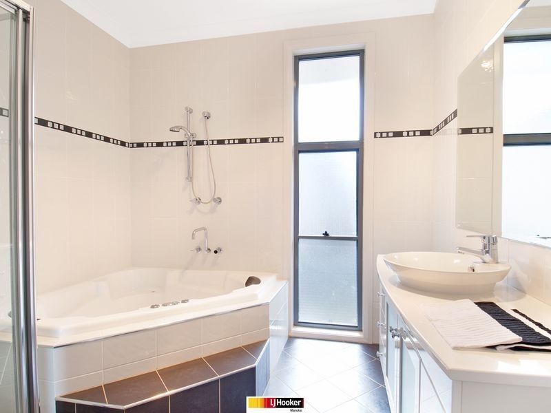 6 Birubi Place, Jerrabomberra NSW 2619