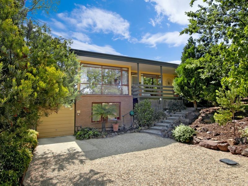 10 Werribee Crescent, Farrer ACT 2607