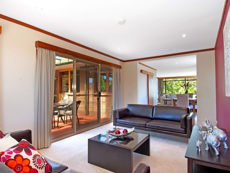 10 Werribee Crescent, Farrer ACT 2607