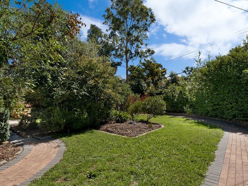 10 Werribee Crescent, Farrer ACT 2607