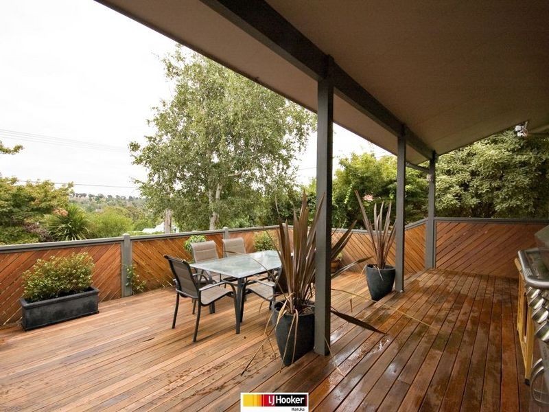 30 Hawkesbury Crescent, Farrer ACT 2607