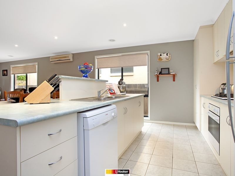 6/136 Halloran Drive, Jerrabomberra NSW 2619