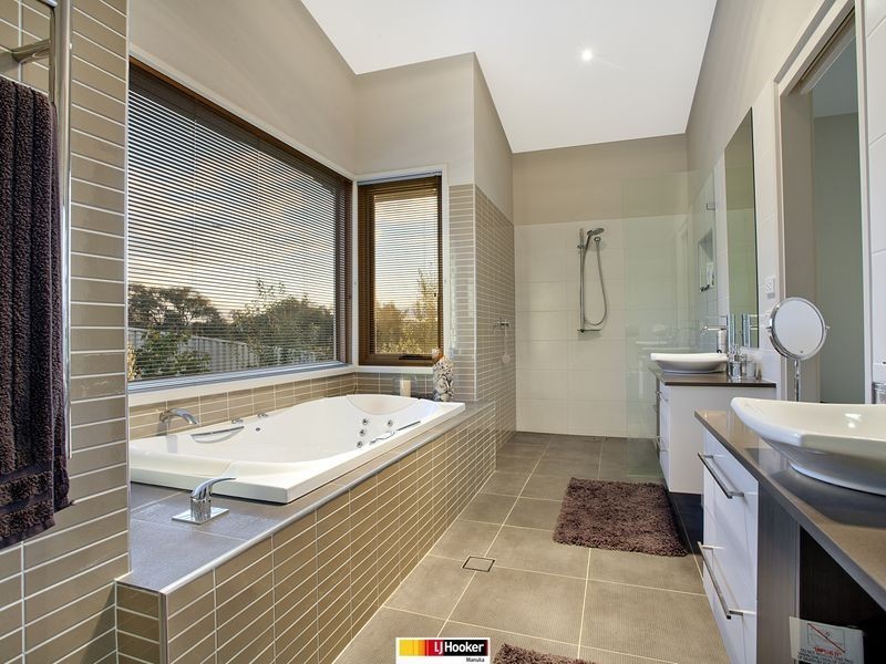 4 Guise Place, Jerrabomberra NSW 2619