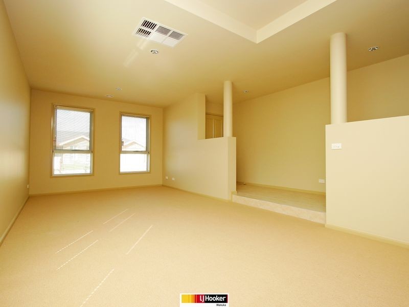 10 Hutchison Circuit, Queanbeyan NSW 2620