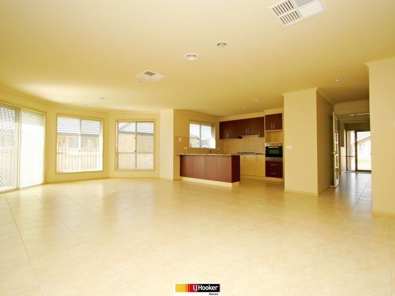 10 Hutchison Circuit, Queanbeyan NSW 2620