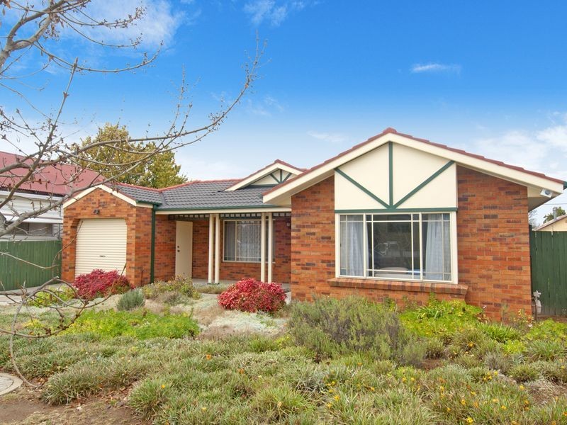 27 Anembo Street, Narrabundah ACT 2604