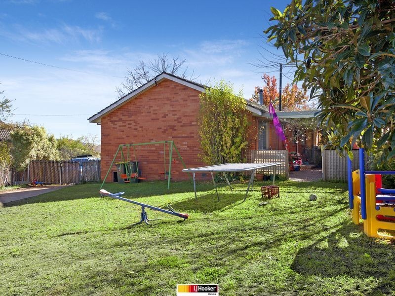 6 Enderby Street, Mawson ACT 2607