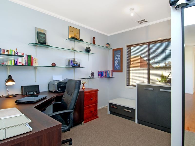 4 Rundle Place, Kambah ACT 2902