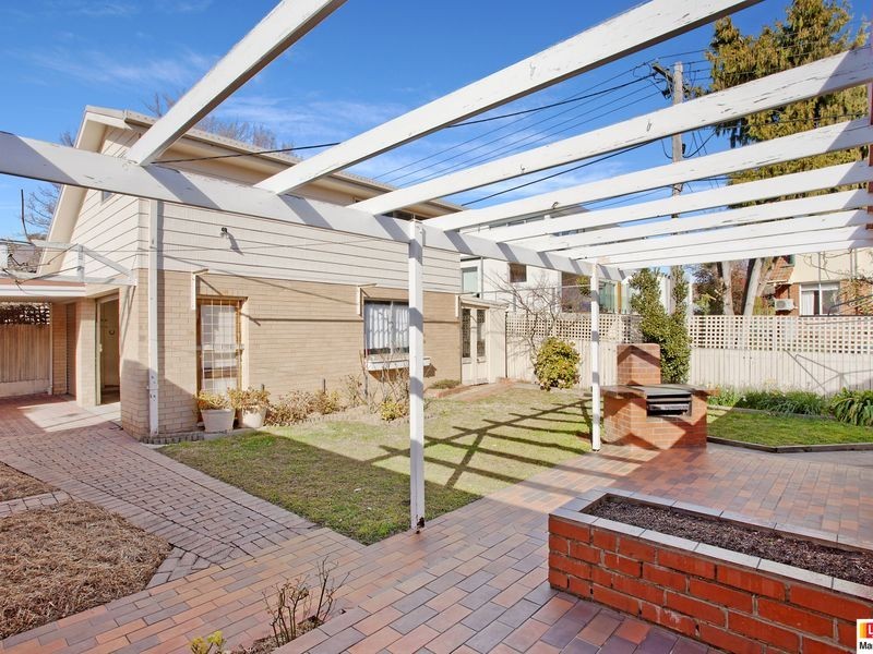 9 Hopetoun Circuit, Deakin ACT 2600