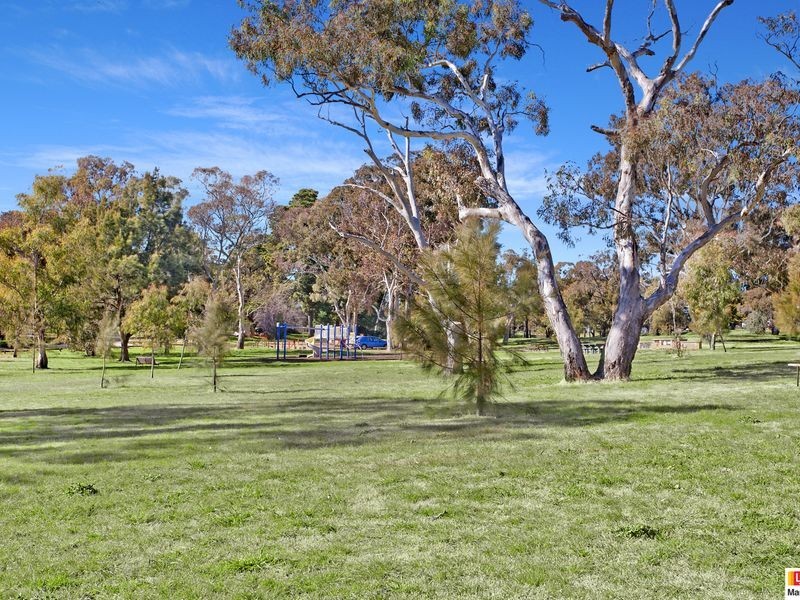 9 Hopetoun Circuit, Deakin ACT 2600