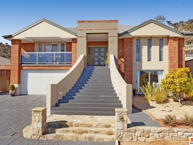 27 Orange Thorn Crescent, Banks ACT 2906