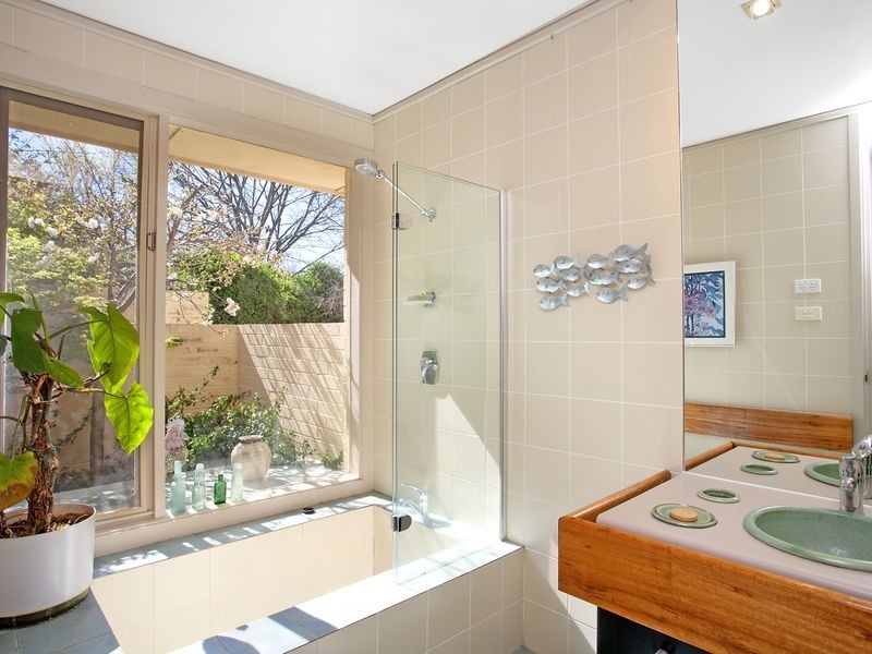 4 Collier Street, Curtin ACT 2605