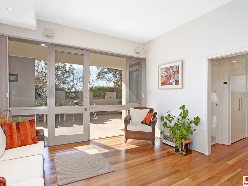 144 Hawkesbury Crescent, Farrer ACT 2607