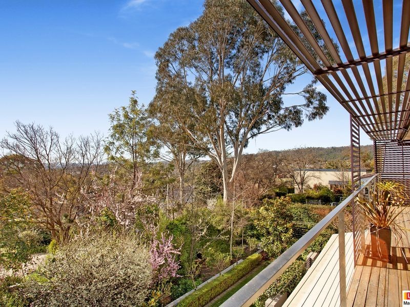 144 Hawkesbury Crescent, Farrer ACT 2607