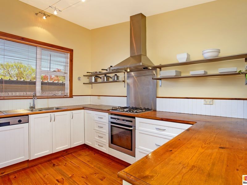 128 Captain Cook Crescent, Narrabundah ACT 2604