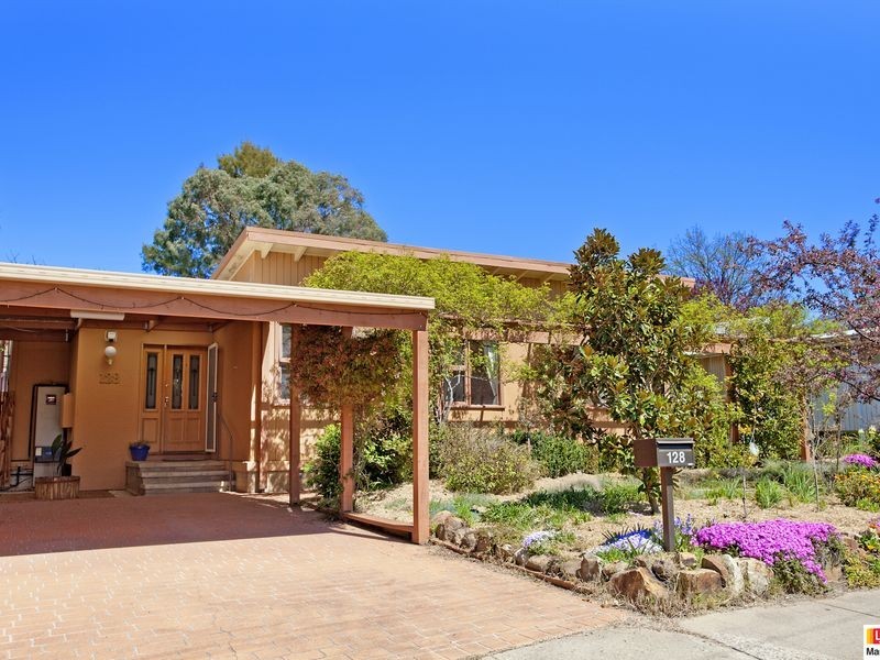 128 Captain Cook Crescent, Narrabundah ACT 2604