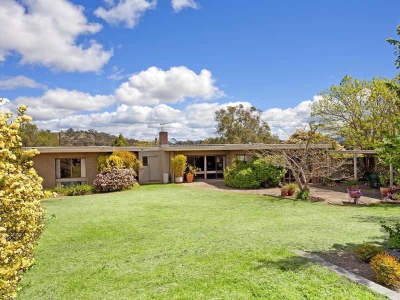 25 Hawkesbury Crescent, Farrer ACT 2607