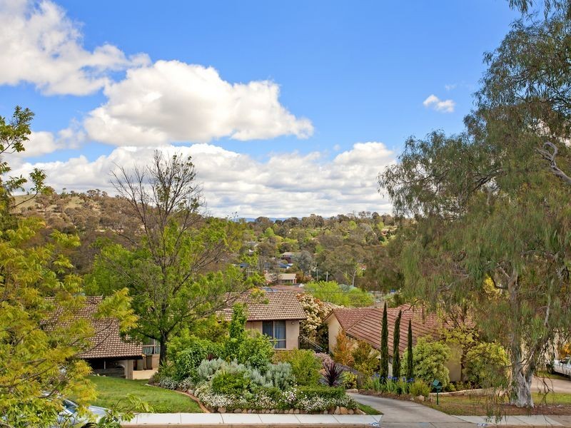 25 Hawkesbury Crescent, Farrer ACT 2607