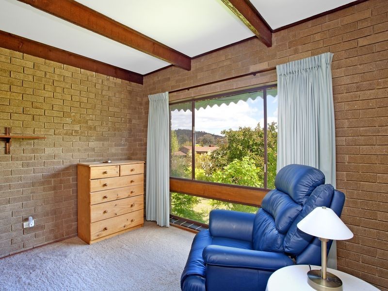 25 Hawkesbury Crescent, Farrer ACT 2607