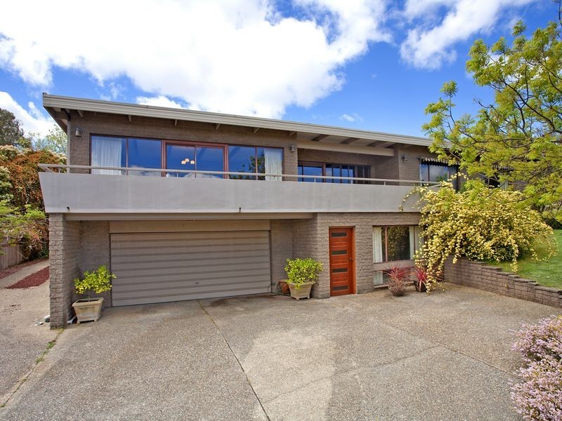 25 Hawkesbury Crescent, Farrer ACT 2607