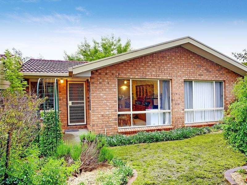 2/103 Bicentennial Drive, Jerrabomberra NSW 2619