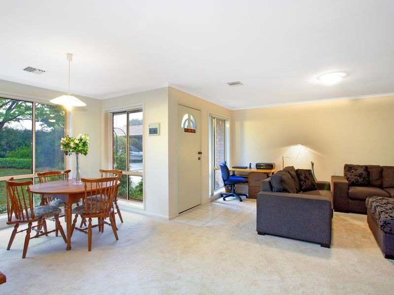 2/103 Bicentennial Drive, Jerrabomberra NSW 2619