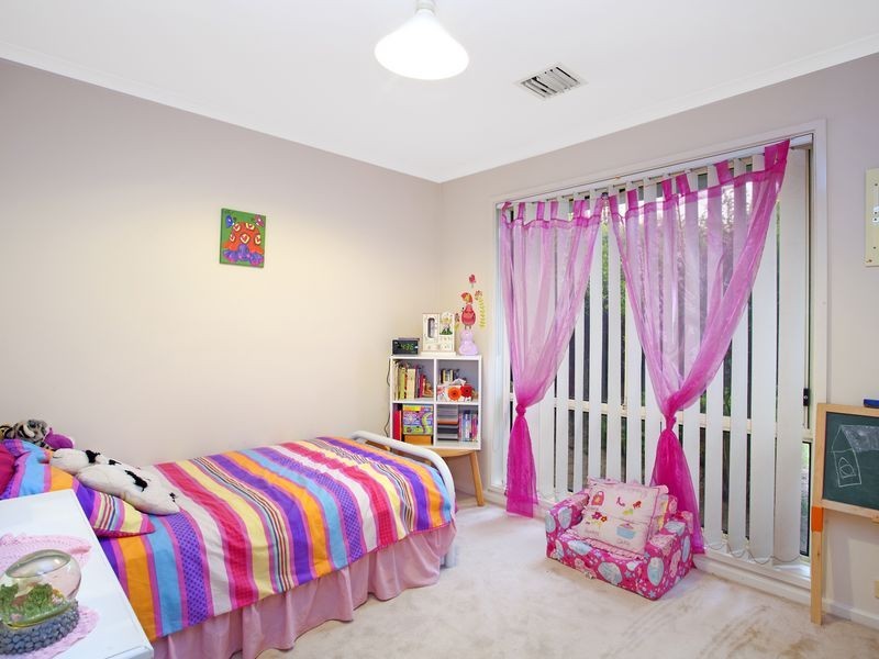 2/103 Bicentennial Drive, Jerrabomberra NSW 2619